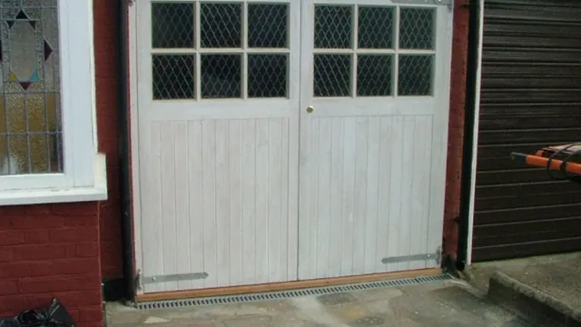 Timber Side Hinged with Window swith Hardwood Threshold.