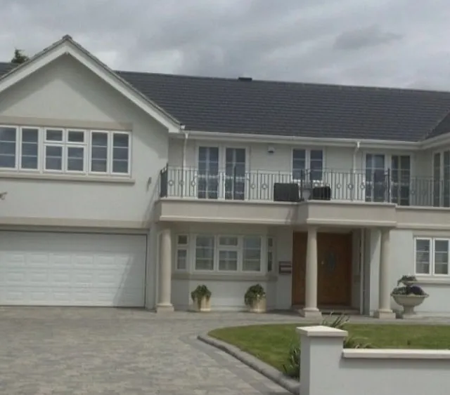 Novoferm Georgian Sectional in White with operator